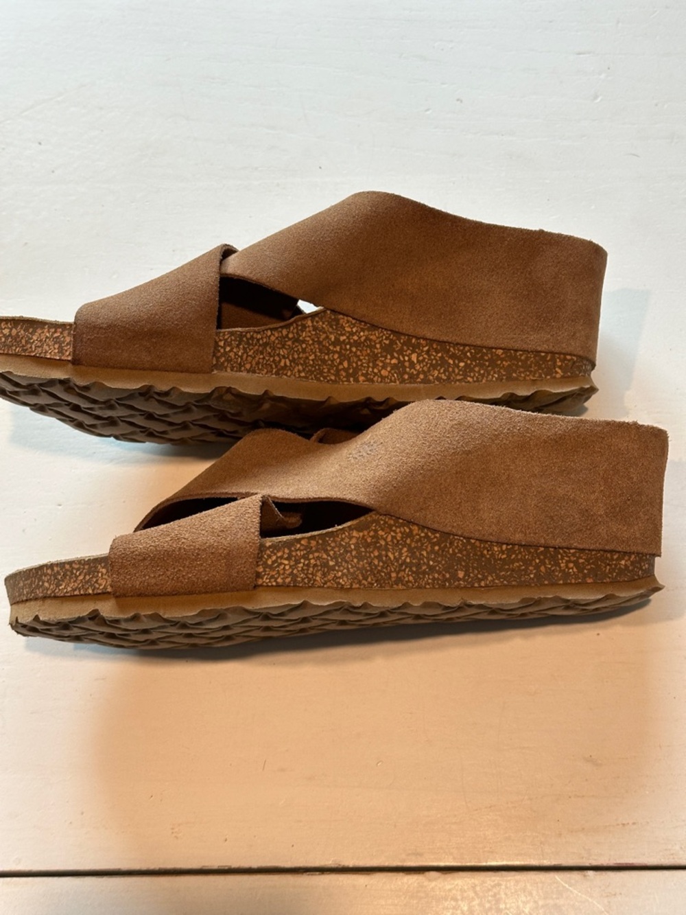 Yokono Women's Brown Suede Crisscross Slide Sandals - Picture 2 of 8